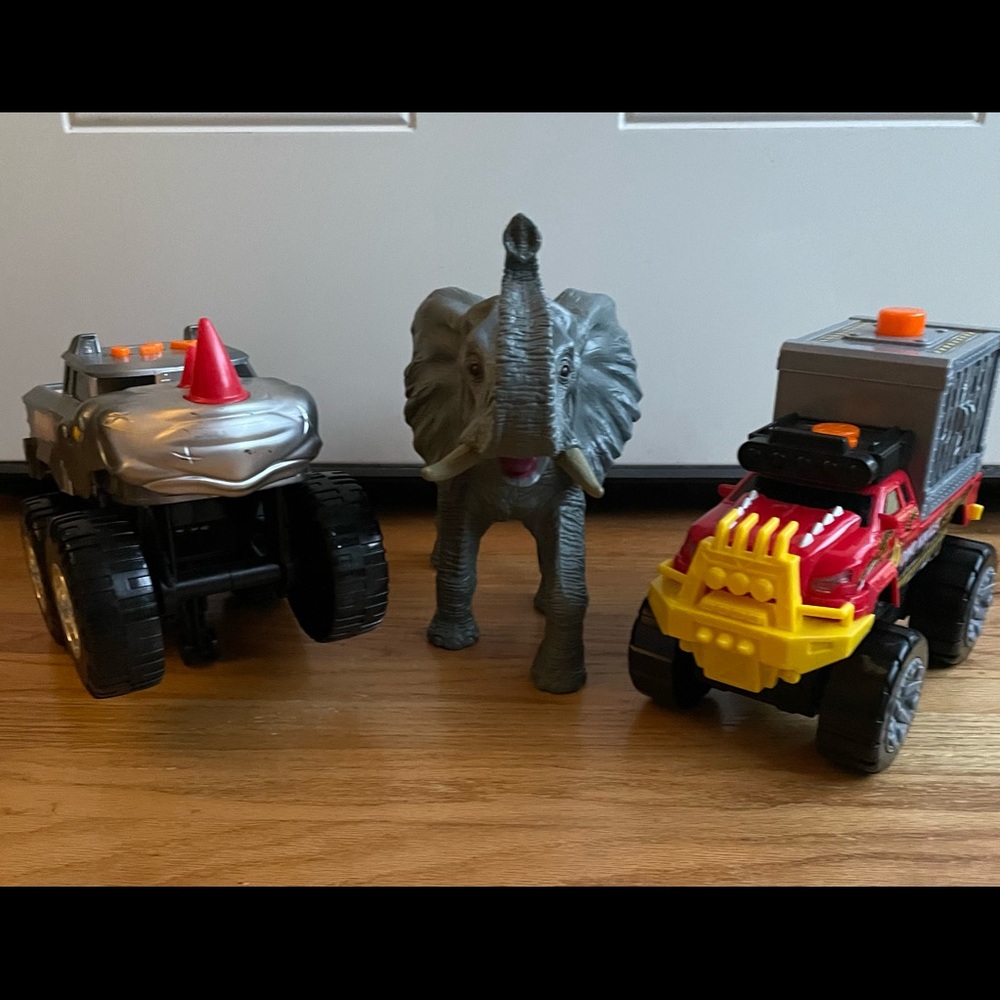 EUC Road Rippers Dino Hauler, Jumbo Elephant + Rhino Monster Truck with Sounds - Picture 2 of 3